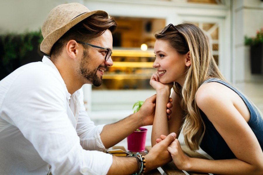Quelles techniques de flirt utiliser pour attirer l'attention de quelqu'un ? Quelles techniques de flirt utiliser pour attirer l'attention de quelqu'un ?